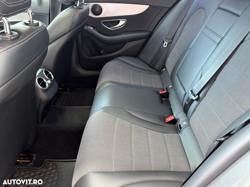 Mercedes-Benz C 220 d 4MATIC Aut. - 24