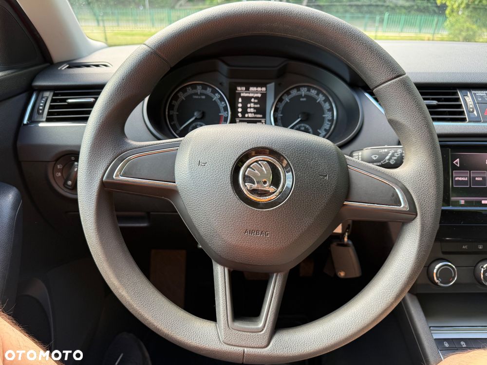Skoda Octavia 1.6 TDI DSG Ambition - 11