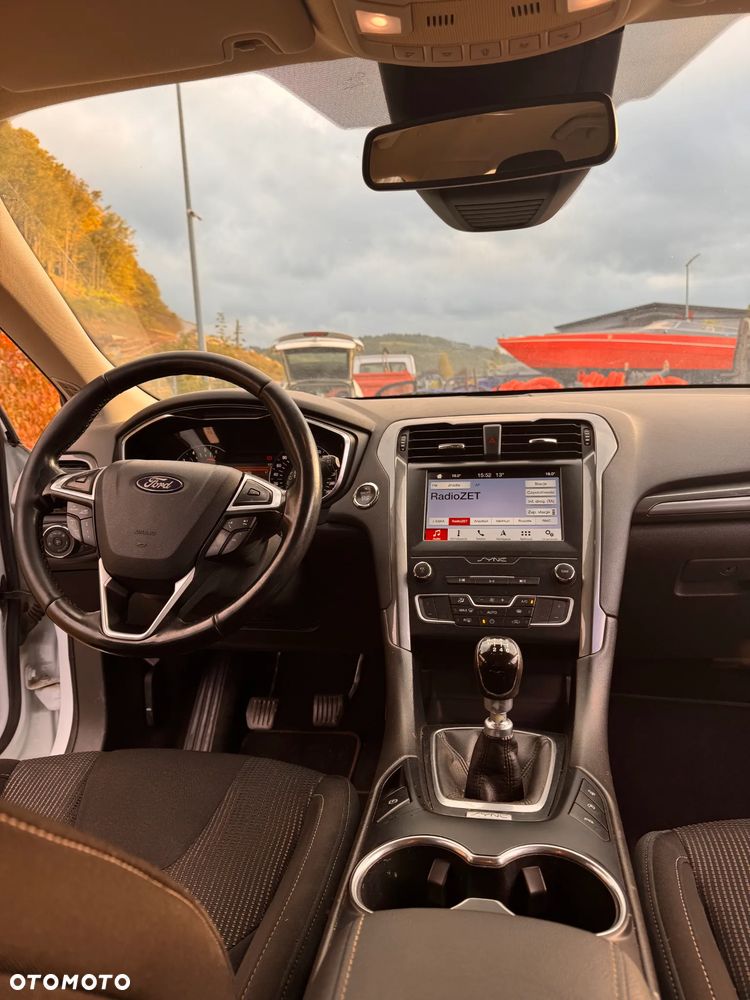 Ford Galaxy - 22