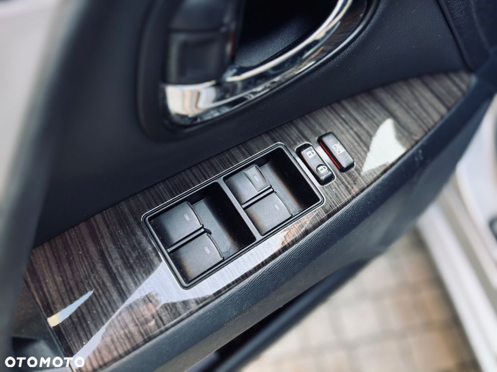 Toyota Avensis 1.8 Sol NAVI - 16