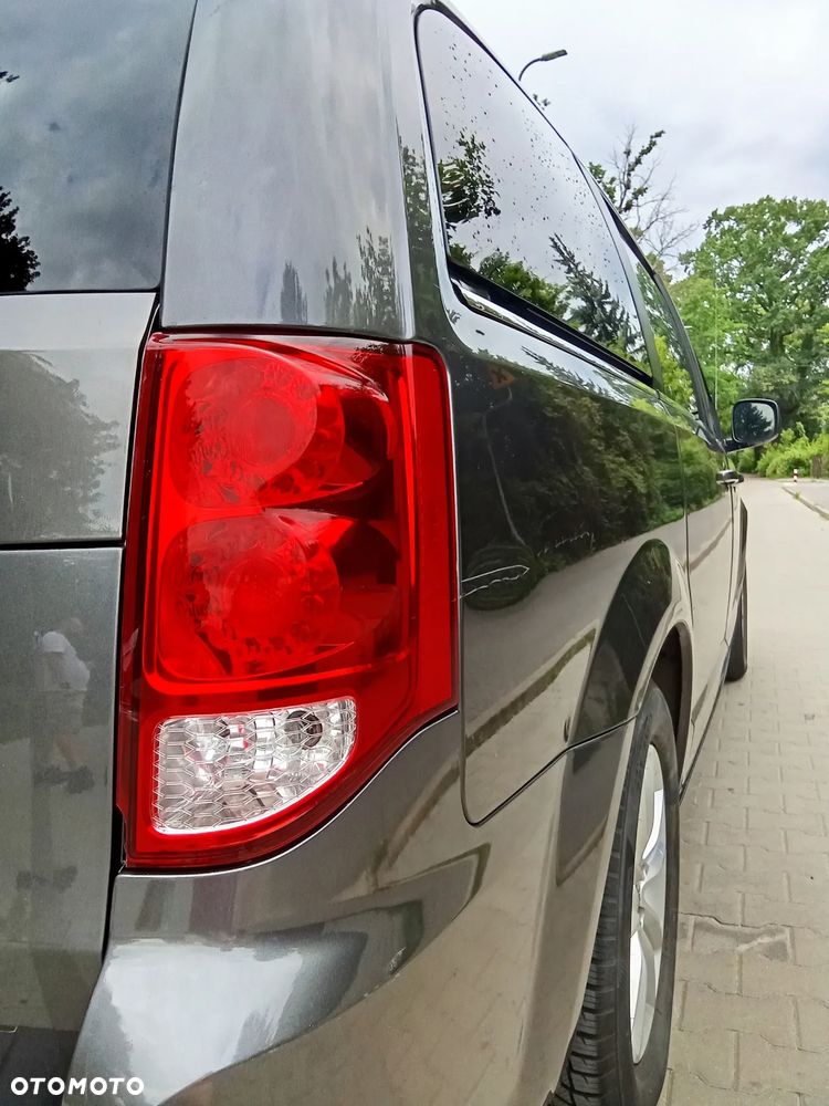 Dodge Grand Caravan - 17