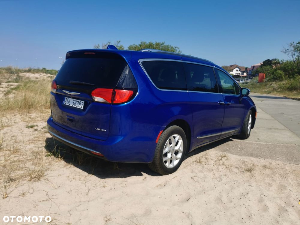 Chrysler Pacifica - 5