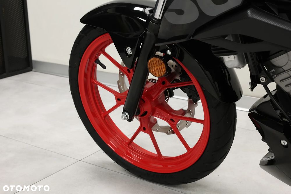 Suzuki GSX - 35
