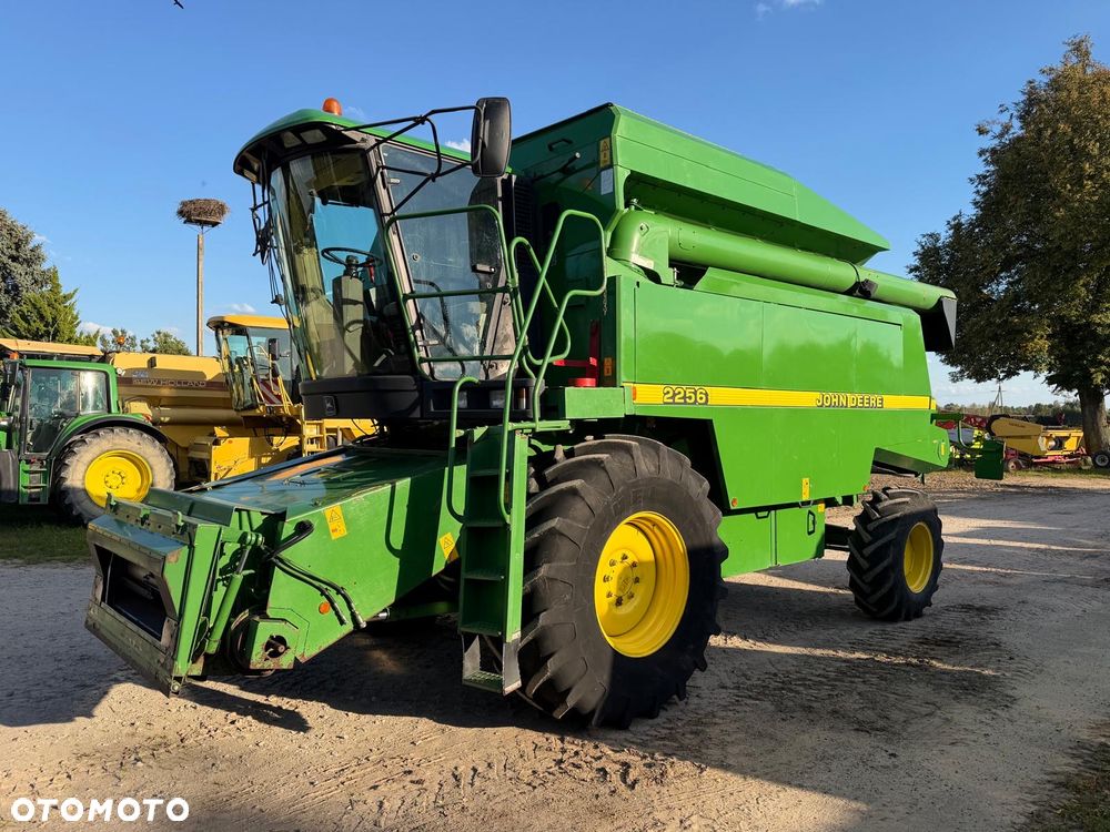 John Deere 2256 - 4