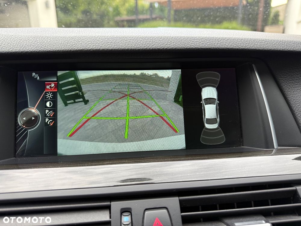 BMW Seria 5 535i Sport-Aut - 23