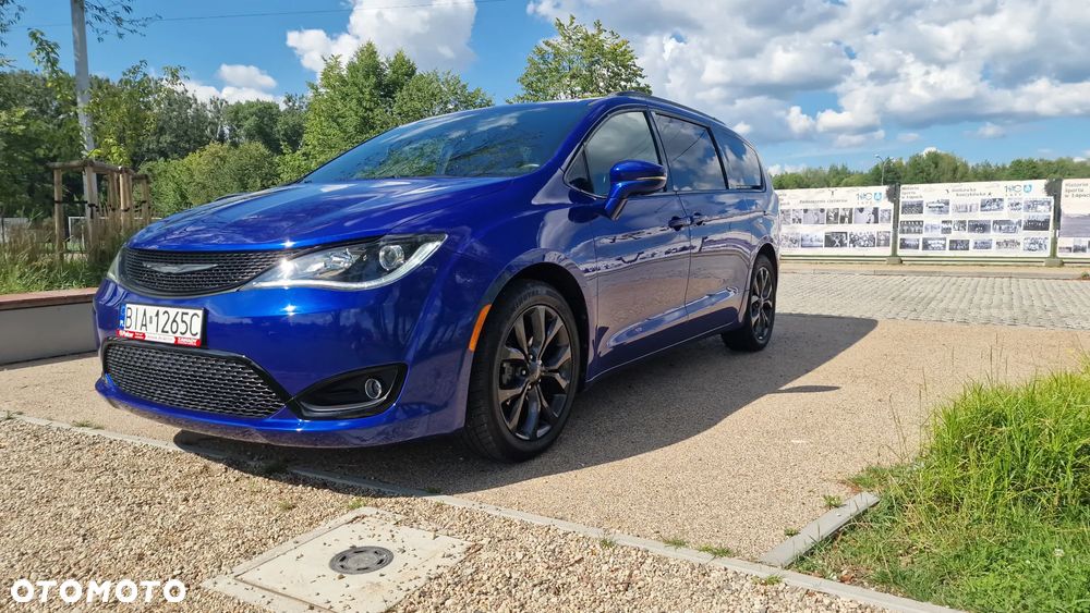 Chrysler Pacifica - 12