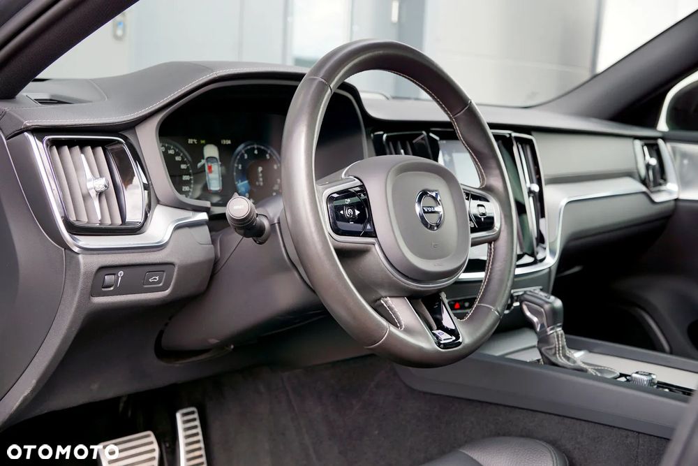 Volvo V60 T6 AWD R-Design - 16
