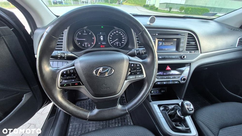 Hyundai Elantra 1.6 CRDi Style - 12