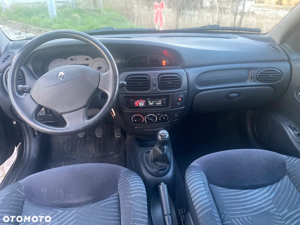 Renault Megane 1.4 - 5