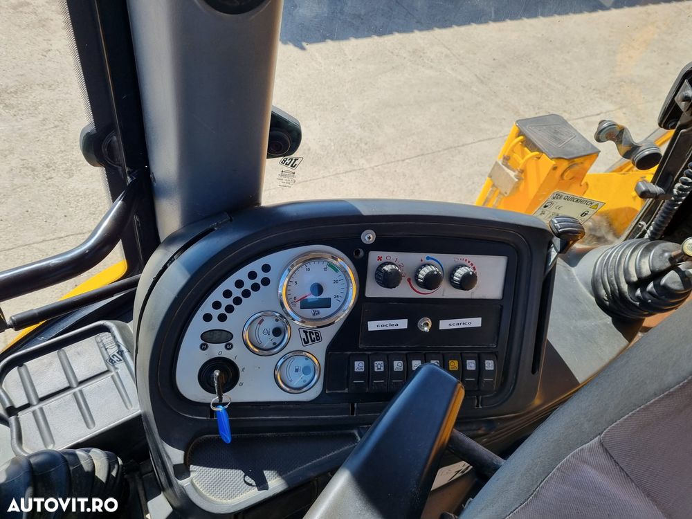 JCB 3CX - 8