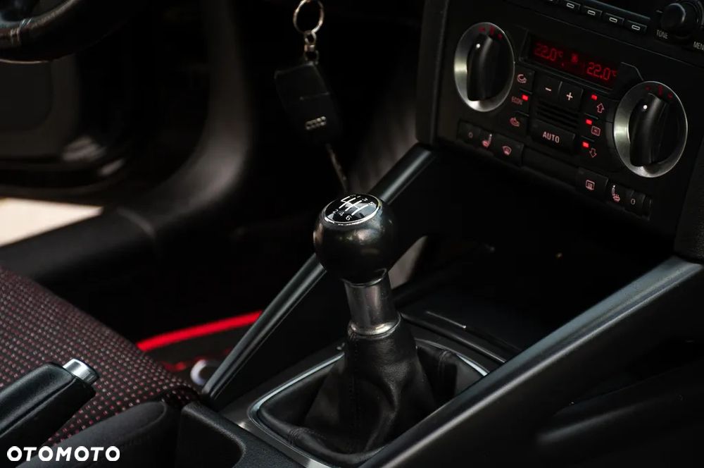 Audi A3 3-drzwiowe 2.0 FSI Attraction - 37