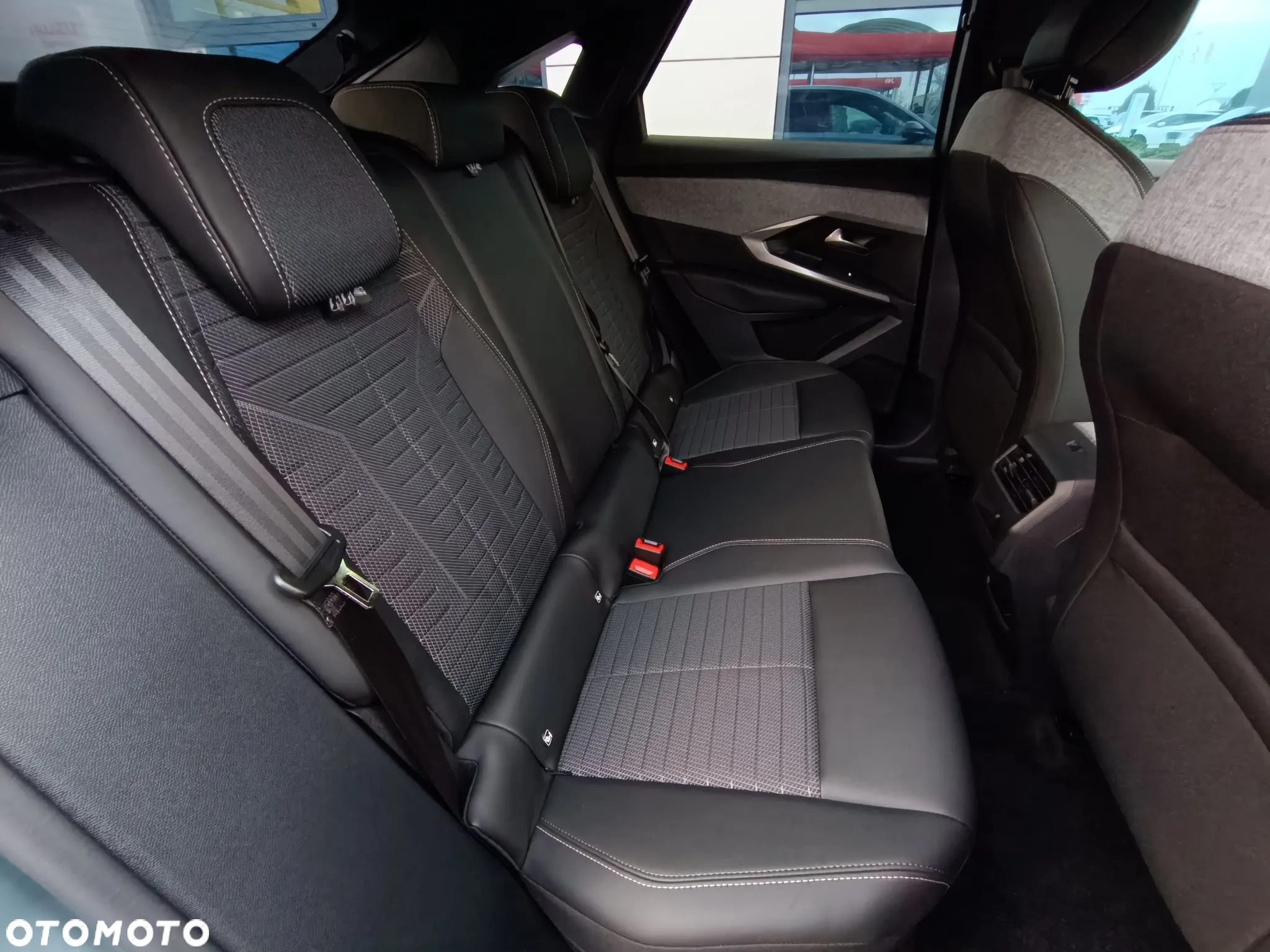 Peugeot 3008 1.2 PureTech mHEV Allure e-DCS6 - 7