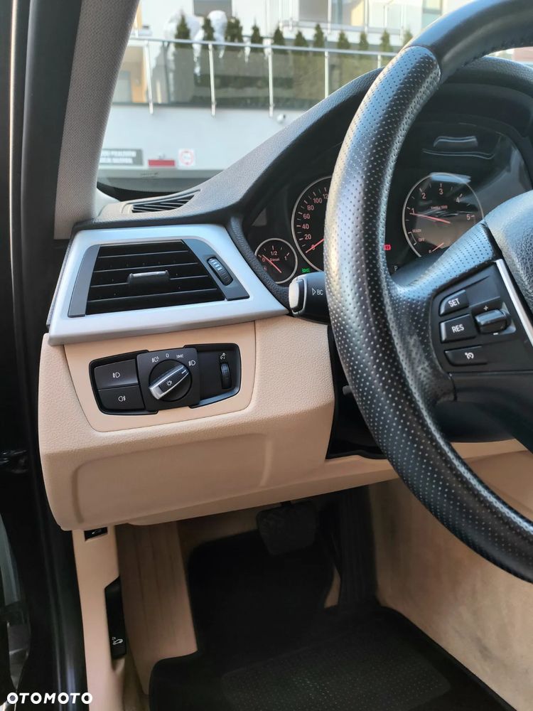 BMW Seria 3 320d Sport-Aut Sport Line - 29