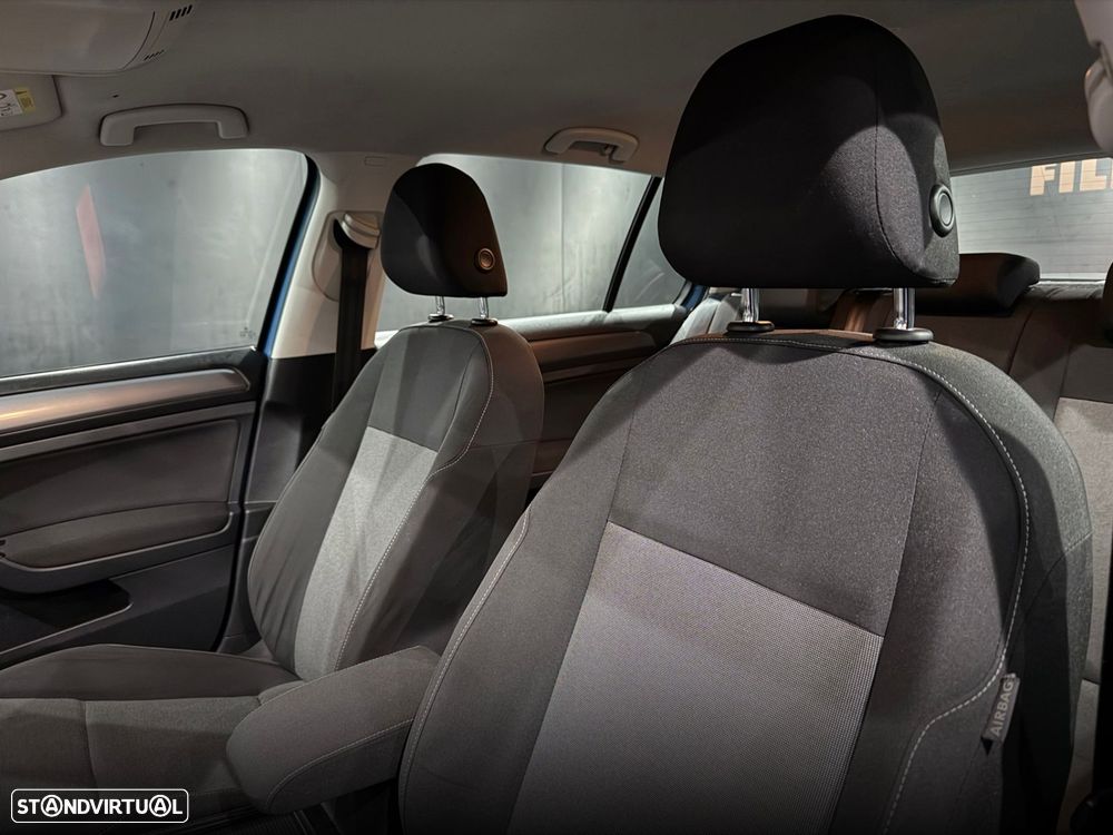 VW Golf 1.6 TDI Confortline - 13