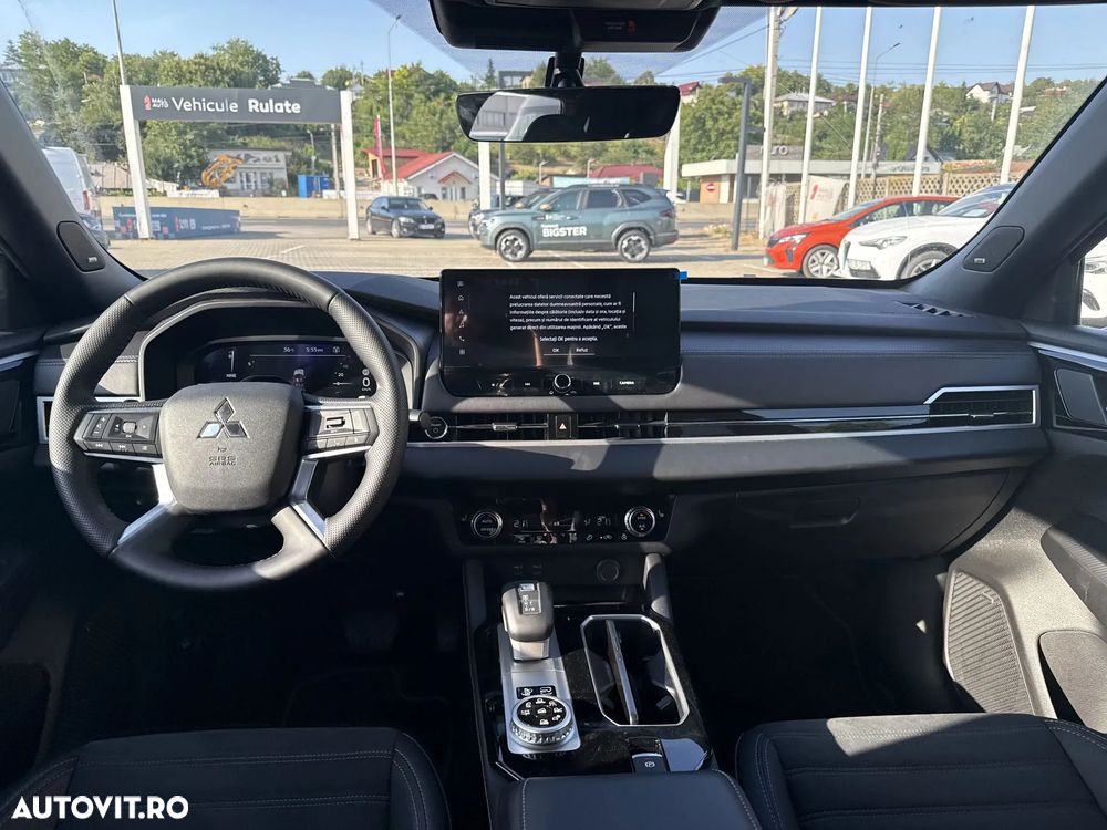 Mitsubishi Outlander 2.4 L 4X4 PHEV Intense - 12
