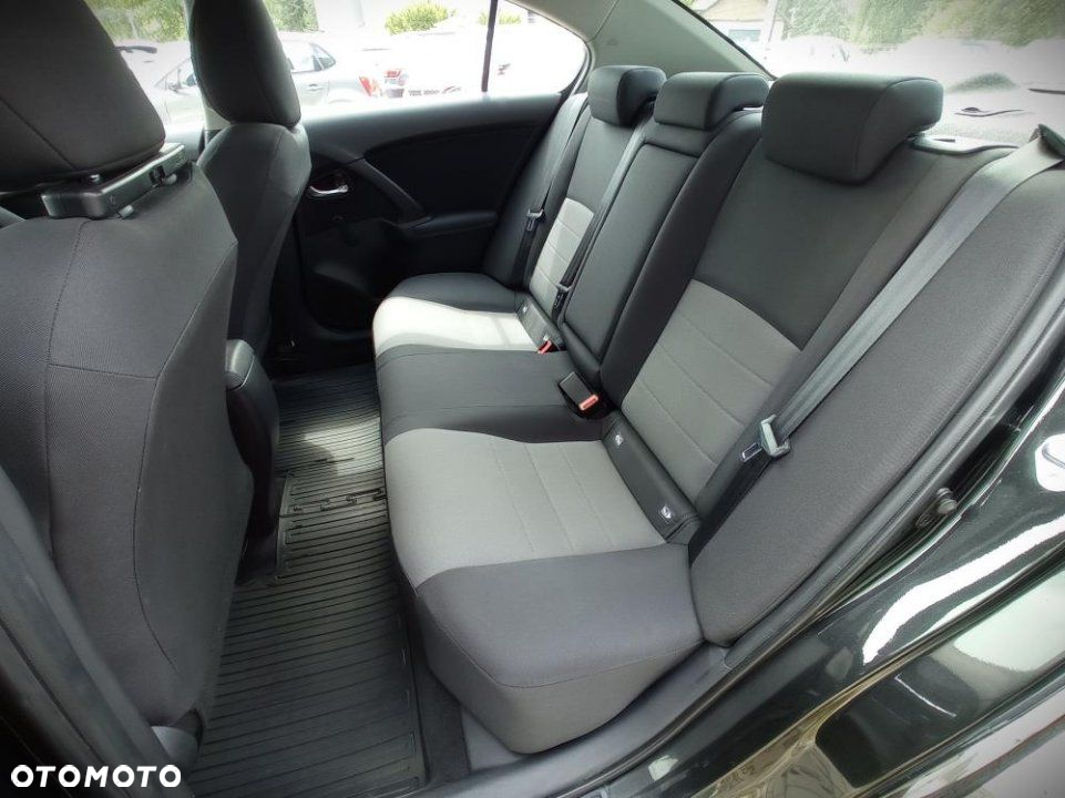 Toyota Avensis - 12