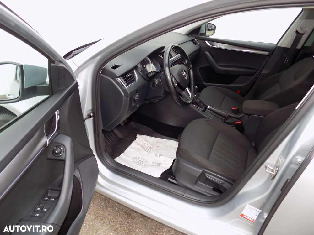 Skoda Octavia 2.0 TDI DSG 4X4 Style - 11