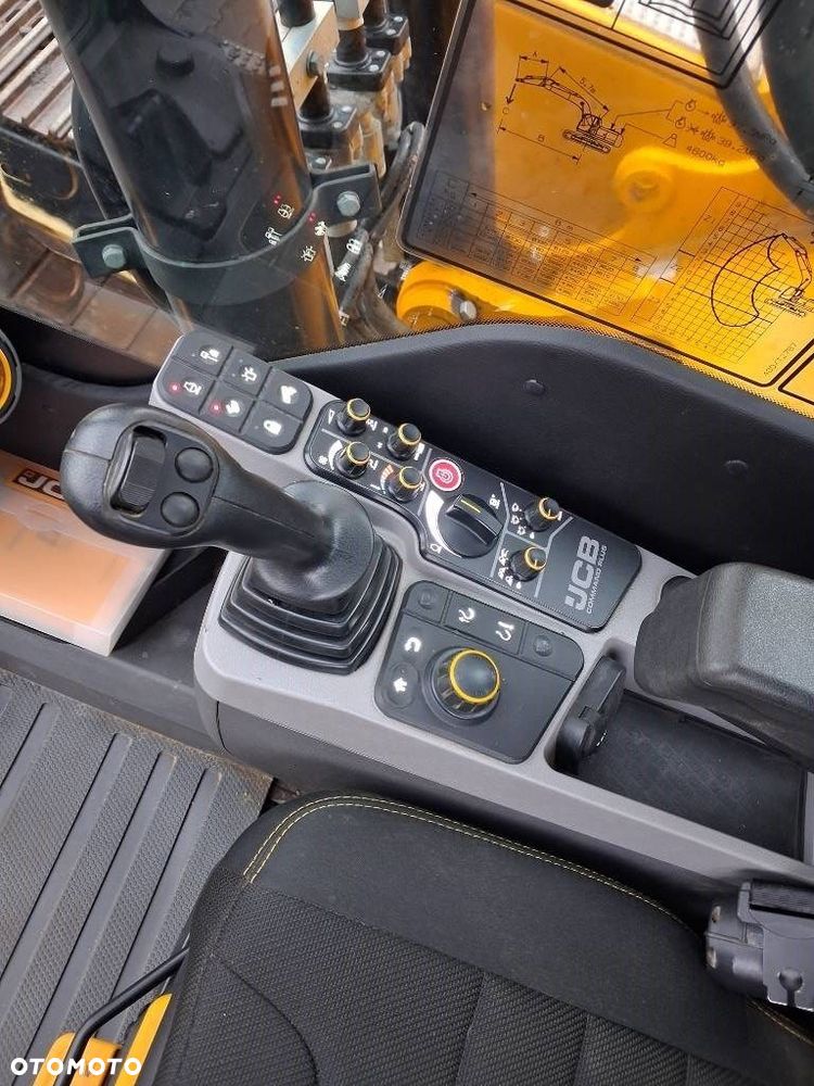 JCB 220X - 19