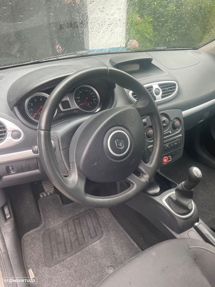 Renault Clio 1.2 16V Confort - 4