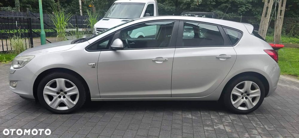 Opel Astra 2012 photo 4