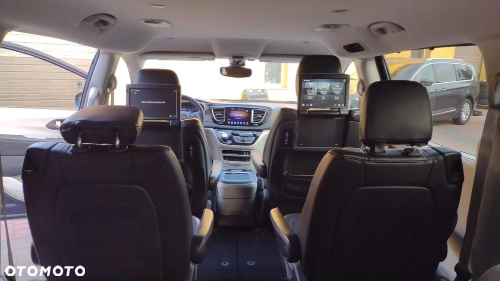 Chrysler Pacifica - 25