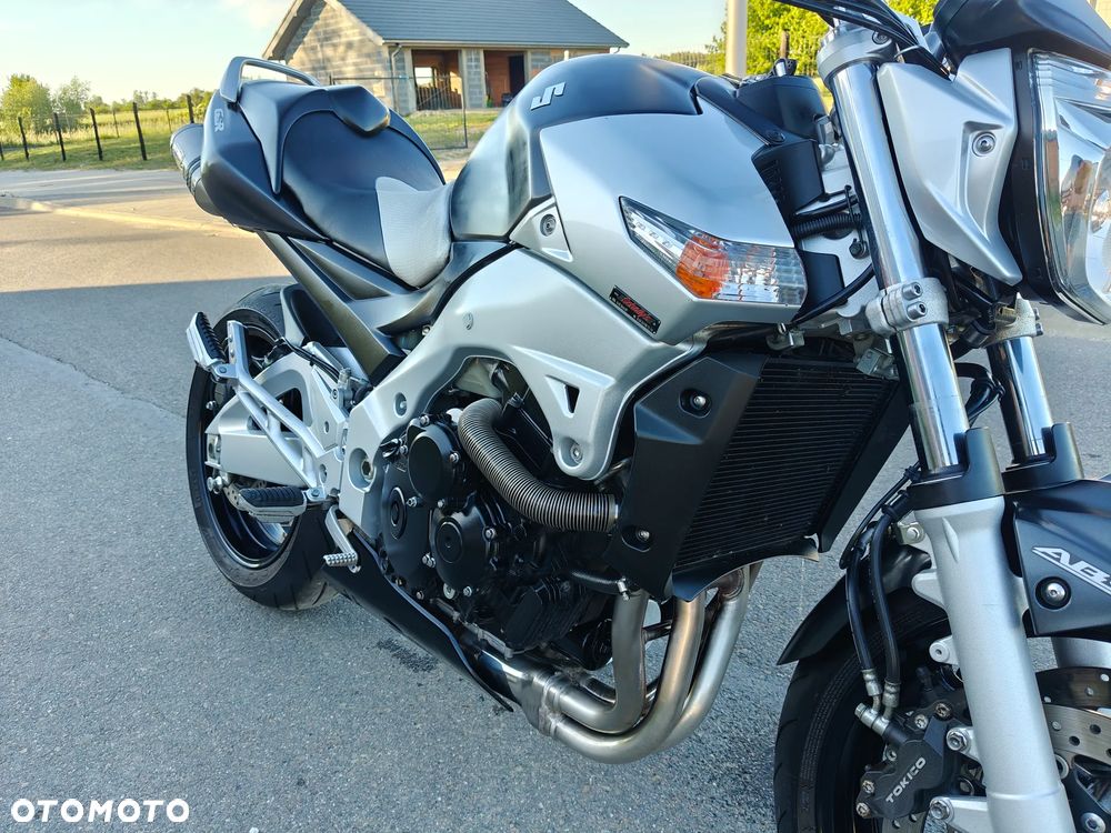 Suzuki GSR - 17