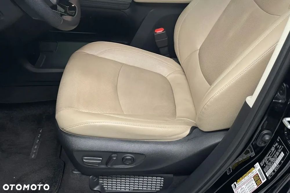 Toyota Sienna - 10