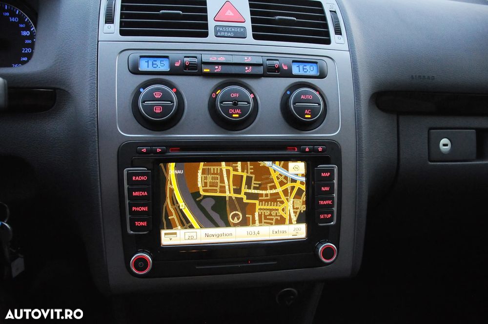 Volkswagen Touran - 13