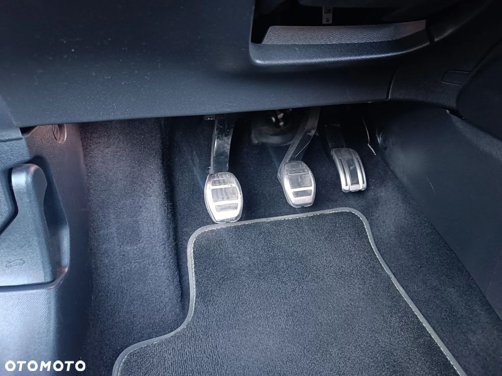 Peugeot 208 - 15