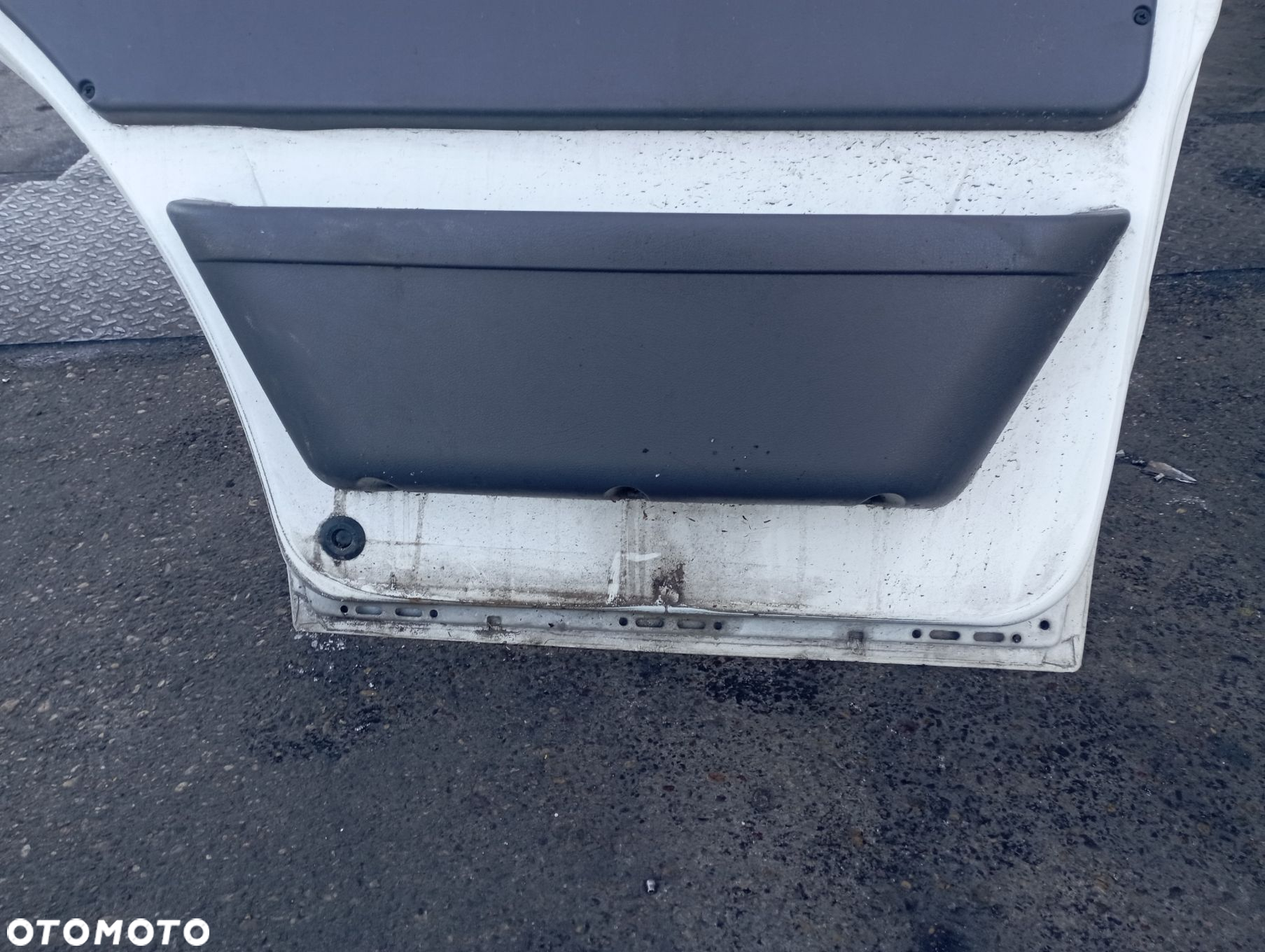 DRZWI PRAWY PRZÓD

 FORD
 TRANSIT V AA - 8
