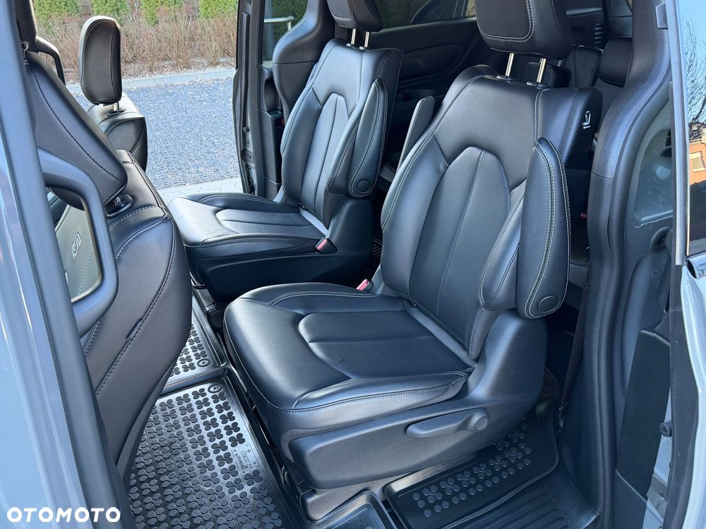 Chrysler Pacifica - 13