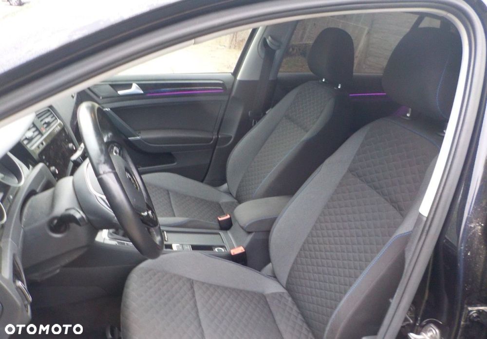 Volkswagen Golf - 25
