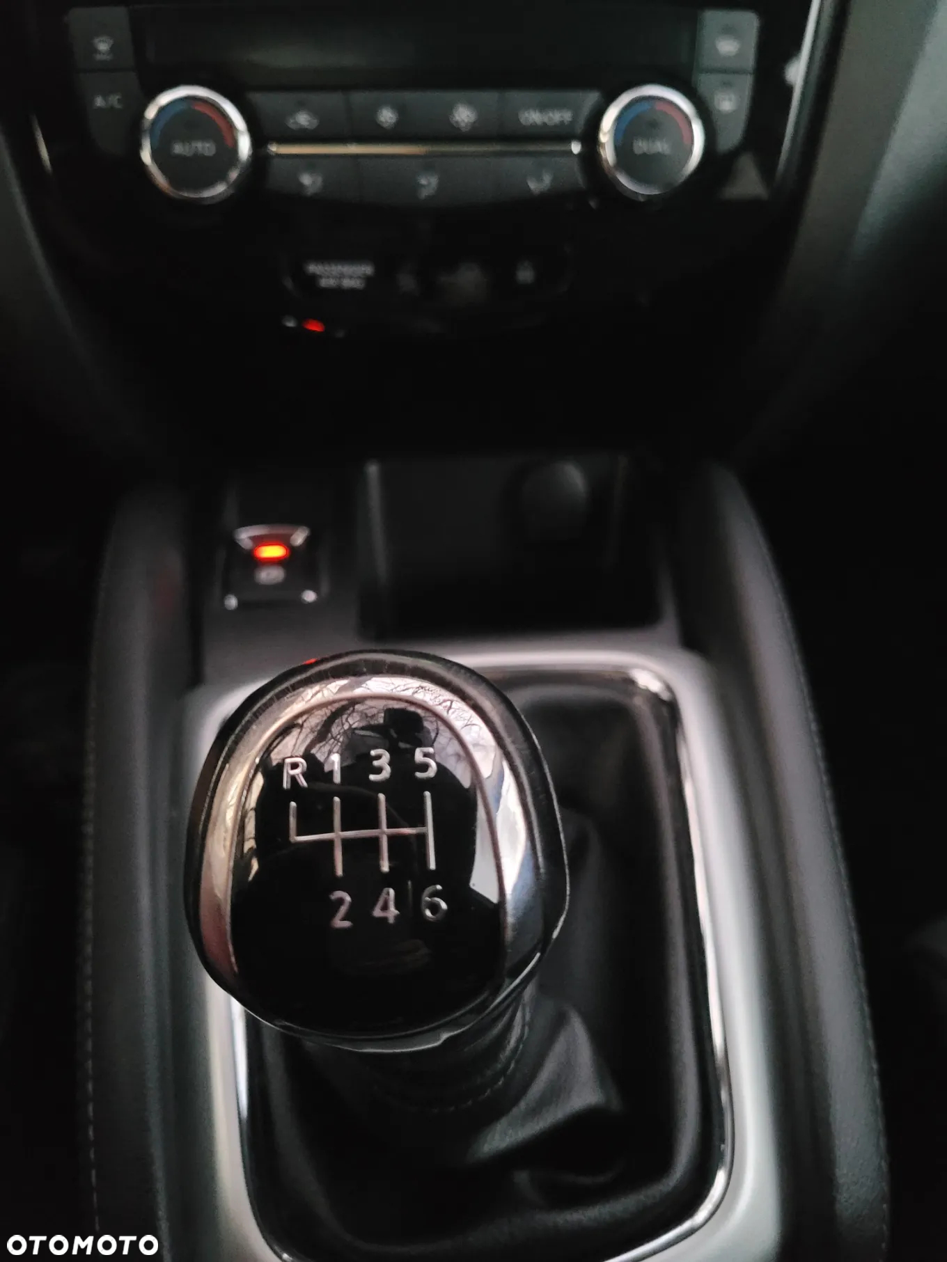 Nissan Qashqai 1.6 DCi N-Connecta - 10