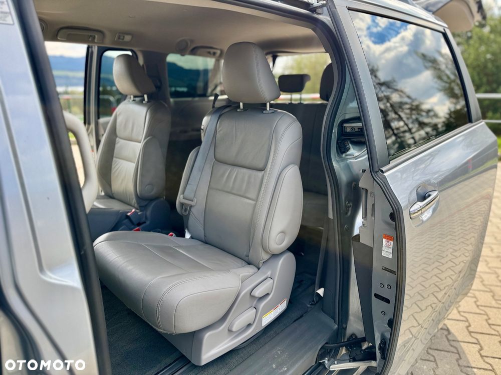 Toyota Sienna 3.5 V6 - 13