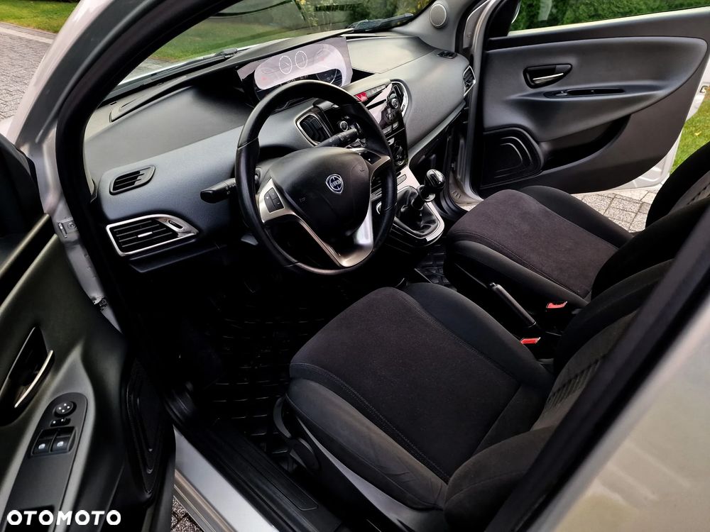 Lancia Ypsilon 2014 photo 5