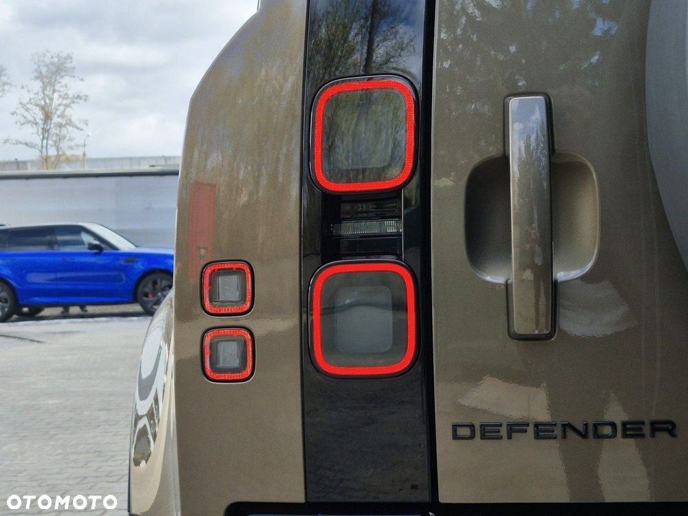 Land Rover Defender - 14