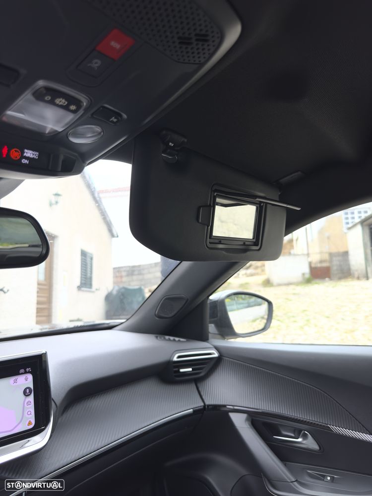 Peugeot 2008 1.2 PureTech Allure EAT8 - 11