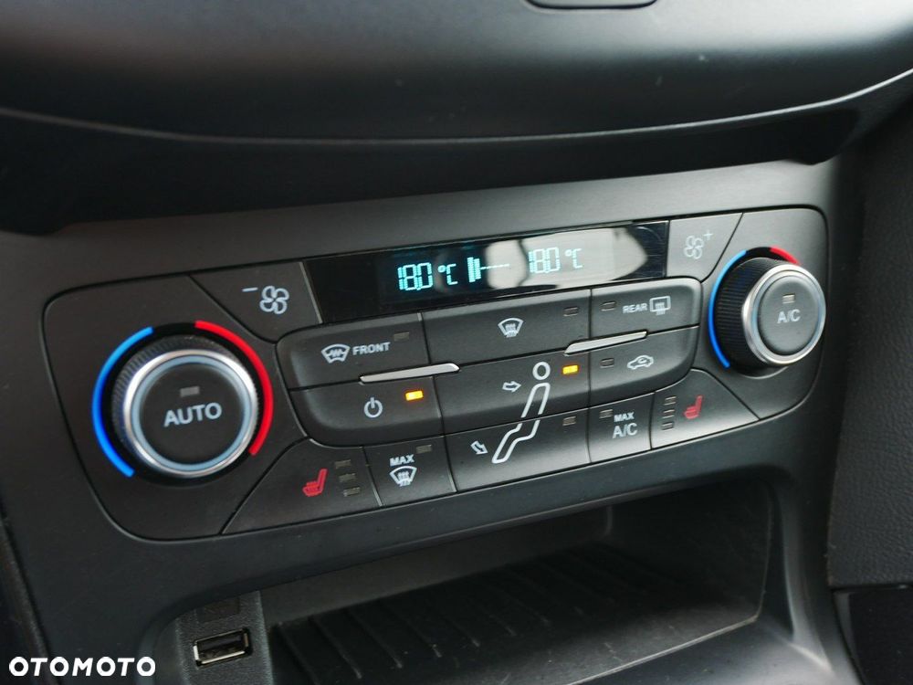 Ford Focus Turnier 1.0 EcoBoost Start-Stopp-System TITANIUM - 21