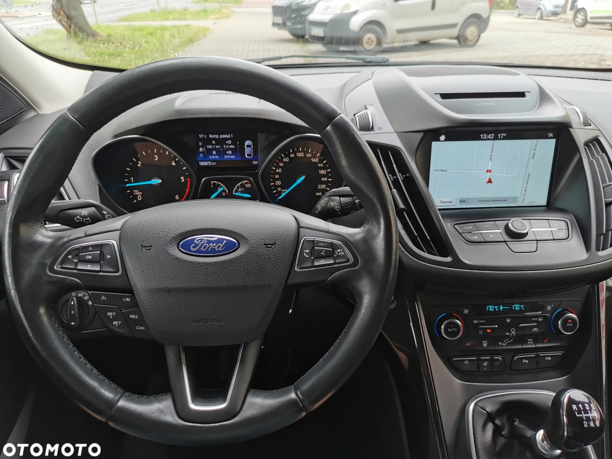 Ford Kuga 2.0 TDCi 2x4 Titanium - 13