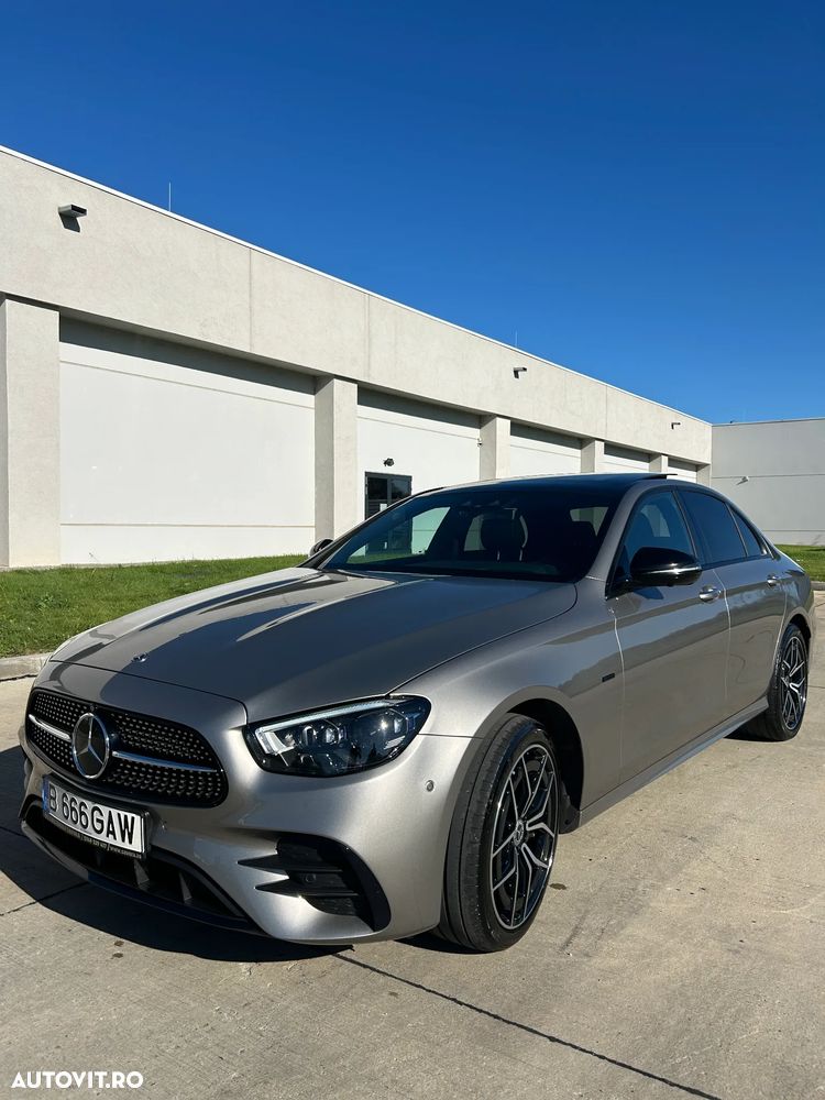 Mercedes-Benz E 300 4MATIC 9G-TRONIC AMG Line - 2