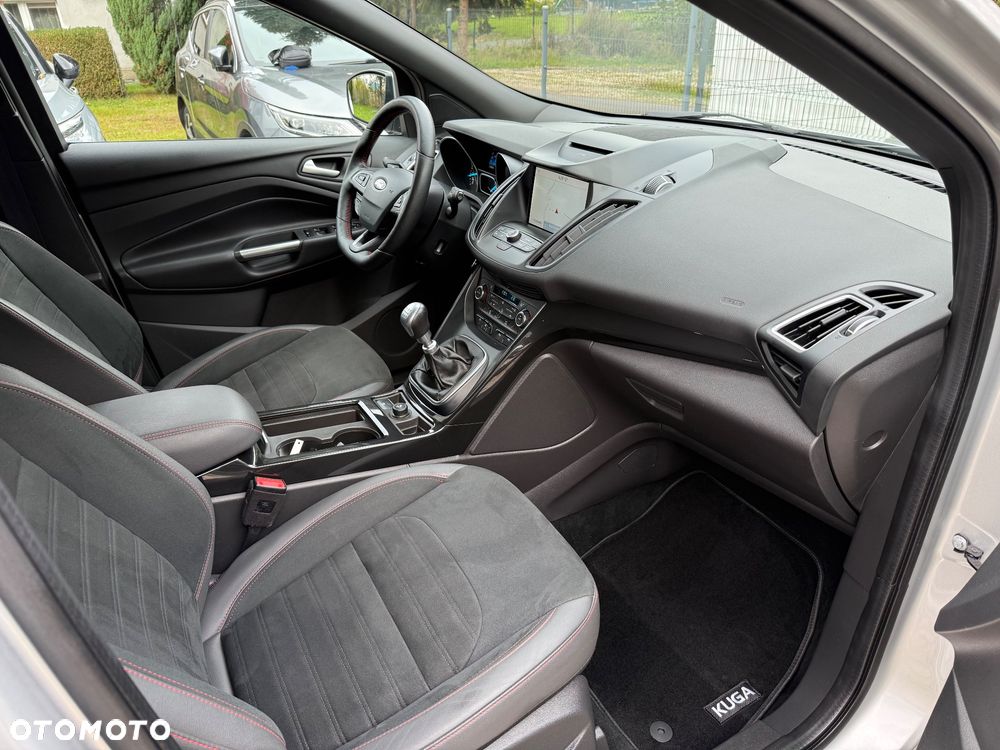 Ford Kuga 1.5 EcoBoost 2x4 ST-Line - 11
