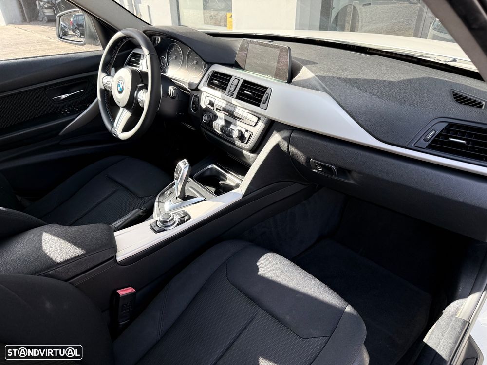 BMW 318 d Auto Pack M - 17