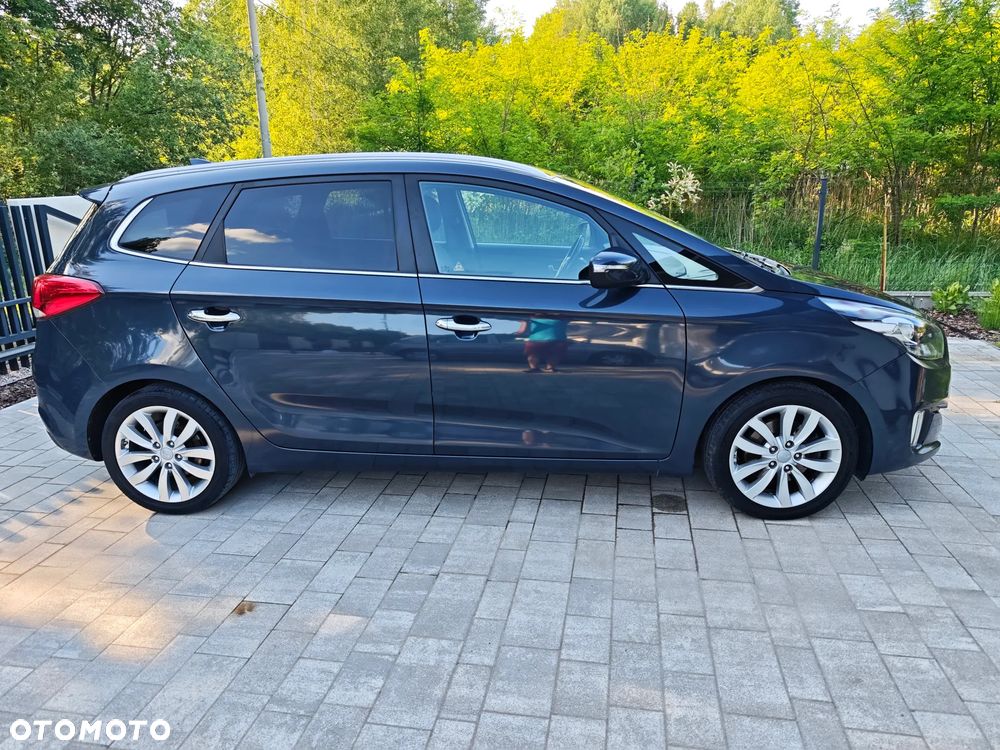 Kia Carens - 1