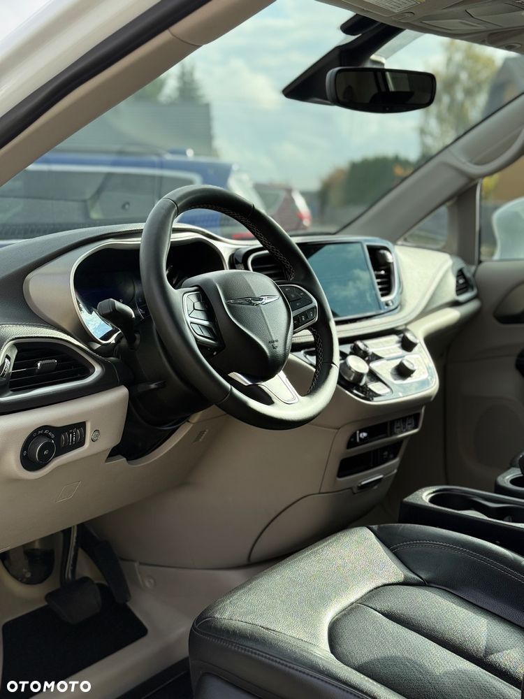 Chrysler Pacifica - 21