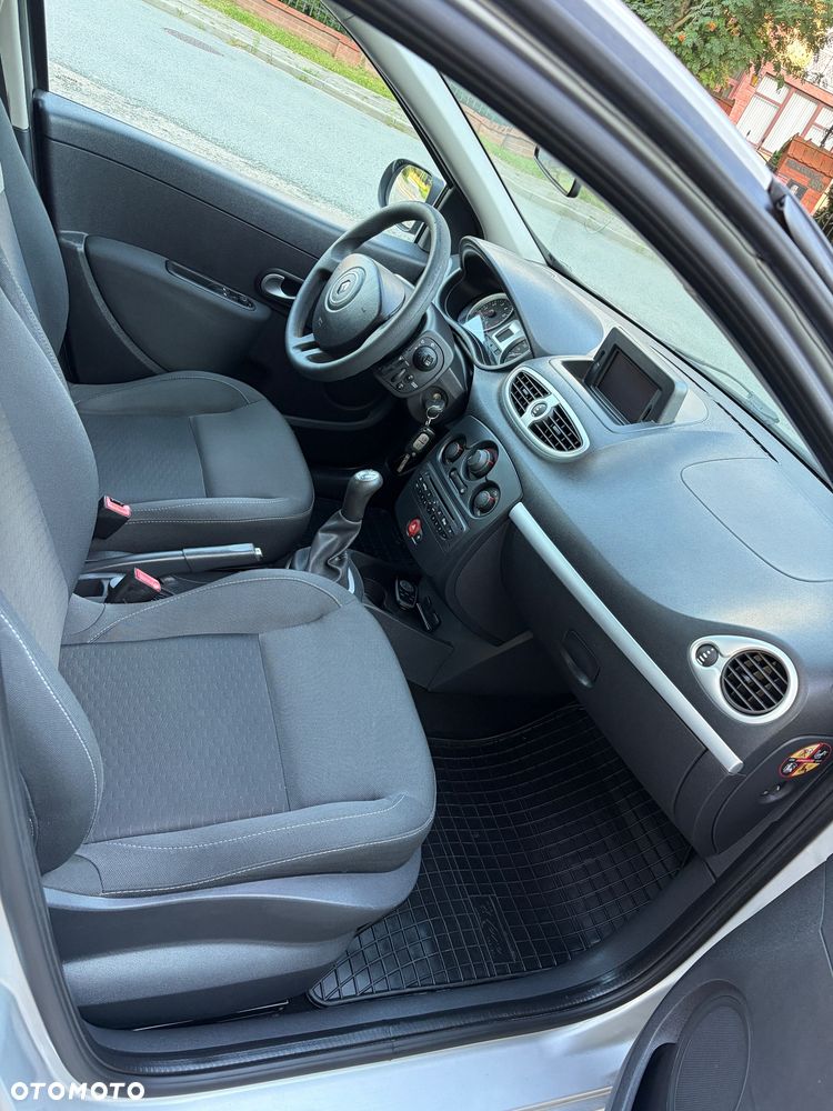 Renault Clio 1.2 16V 75 TomTom Edition - 15