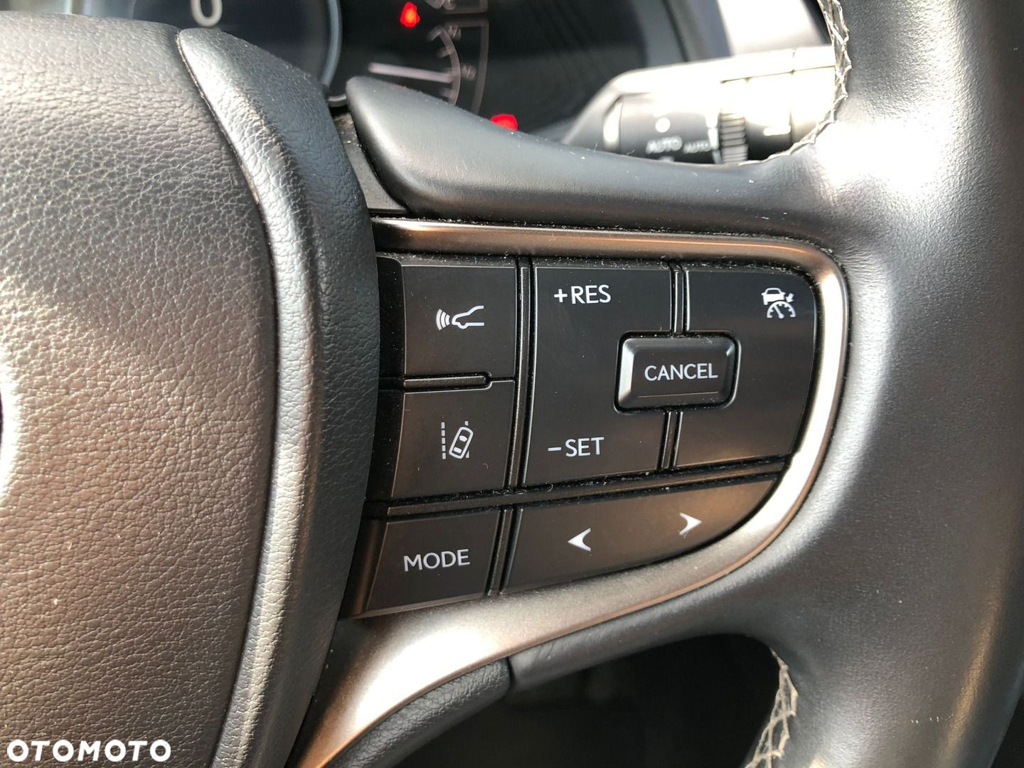 Lexus UX 250h GPF F Impression 2WD - 28