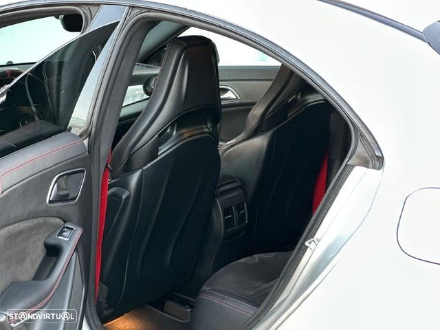 Mercedes-Benz CLA 45 AMG 4Matic Speedshift DCT 7G Night Edition - 11