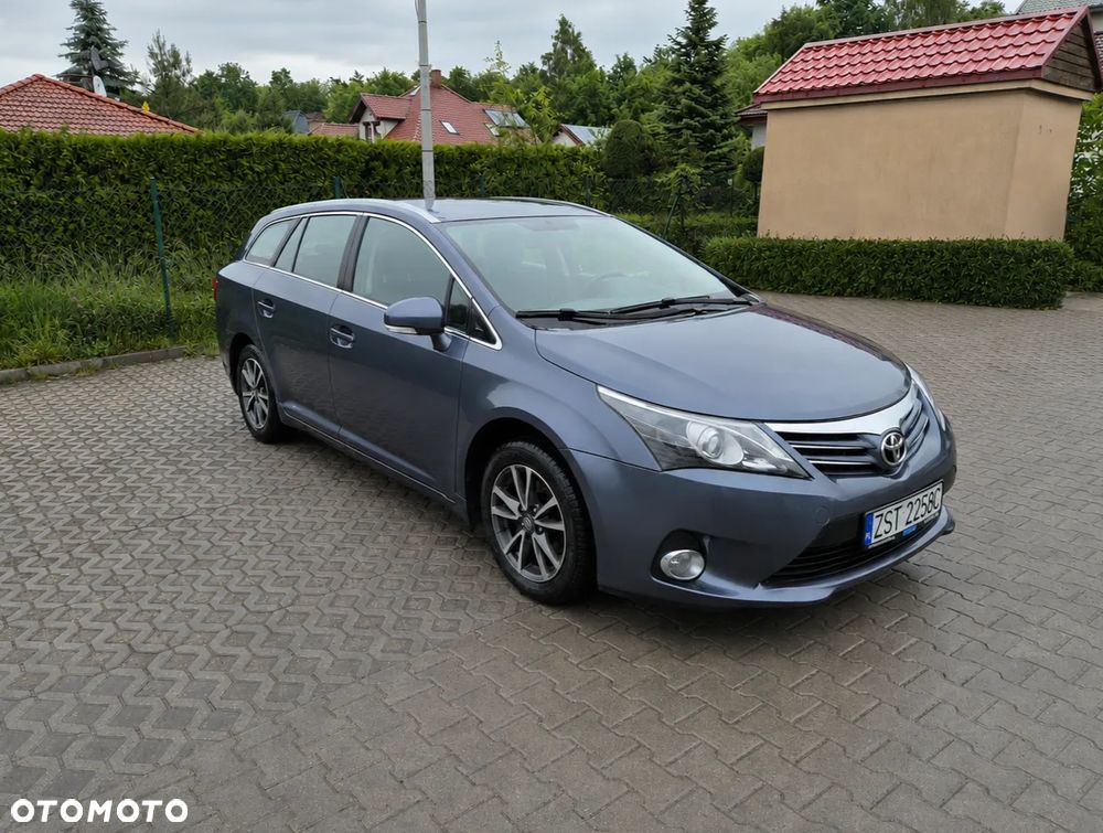 Toyota Avensis 1.6 Comfort - 1