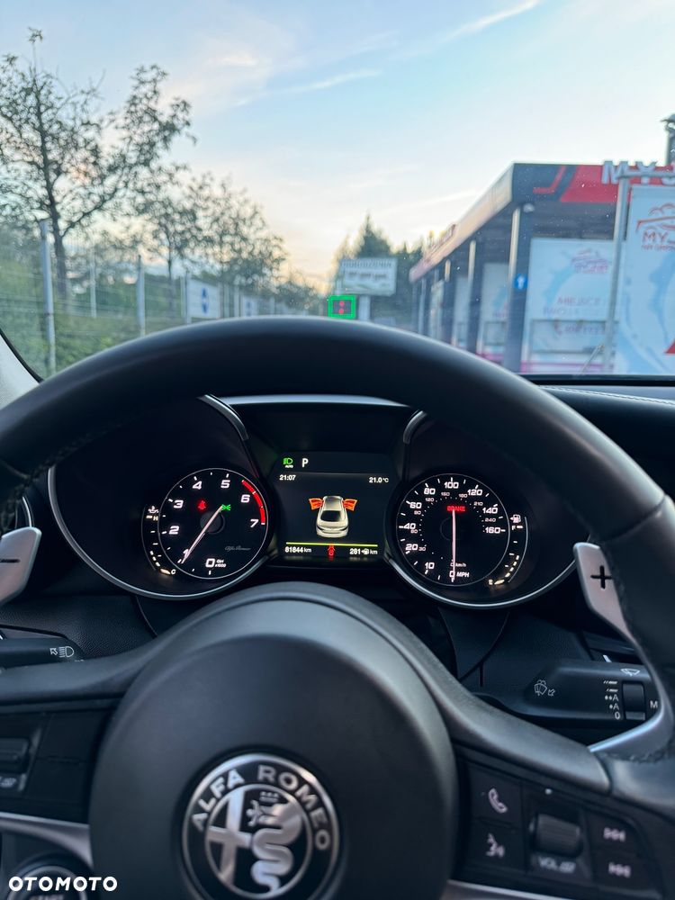 Alfa Romeo Giulia 2.0 Turbo 16V AT8 Veloce Ti - 9