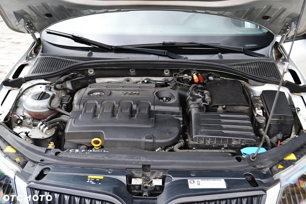 Skoda Octavia 2.0 TDI DSG RS - 38